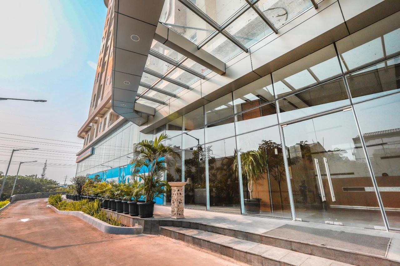 Super Oyo Collection O 16 Vittoria Residence Yakarta Exterior foto