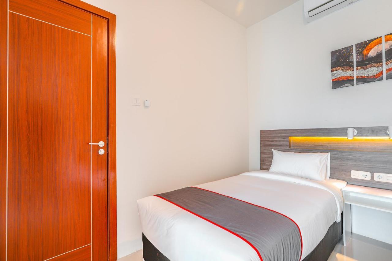 Super Oyo Collection O 16 Vittoria Residence Yakarta Exterior foto